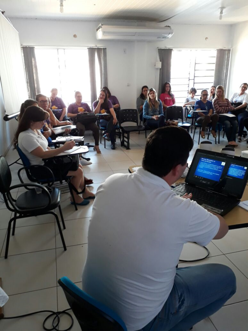 CAPACITAÇÃO COM AGENTES COMUNITÁRIOS DE SAÚDE